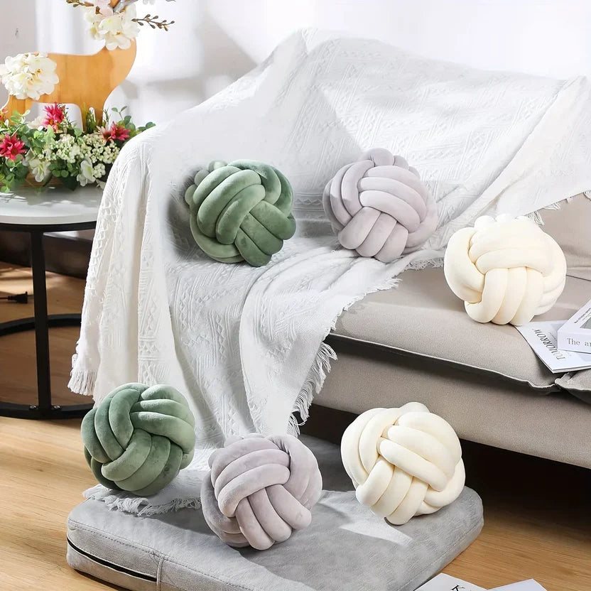 Coussin nœud boule idéal pour canapé ou lit design Espace Enfant
